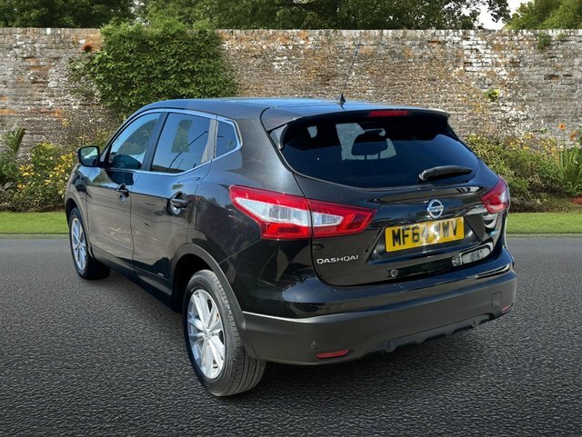 Nissan Qashqai 1.5 Dci Acenta Premium Suv 2Wd E MF64WWV Black #4
