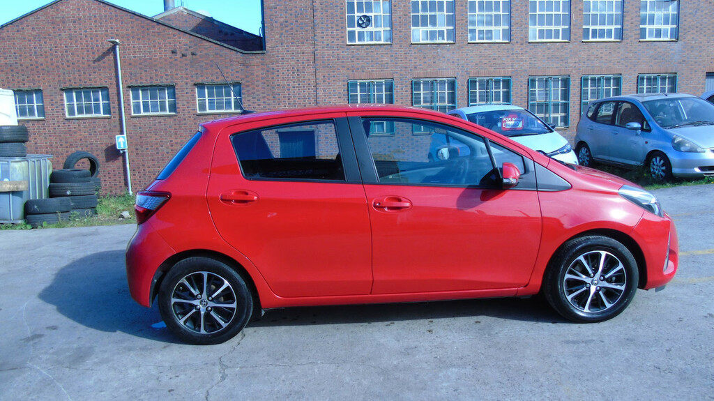 Toyota Yaris 1.5 Vvt-i Icon Tech Hatchback DY19NNB Red #3