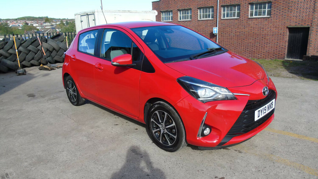 Toyota Yaris 1.5 Vvt-i Icon Tech Hatchback DY19NNB Red #4