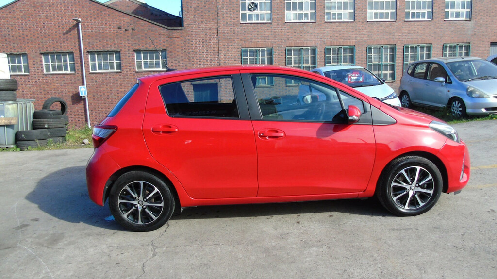 Toyota Yaris 1.5 Vvt-i Icon Tech Hatchback DY19NNB Red #2