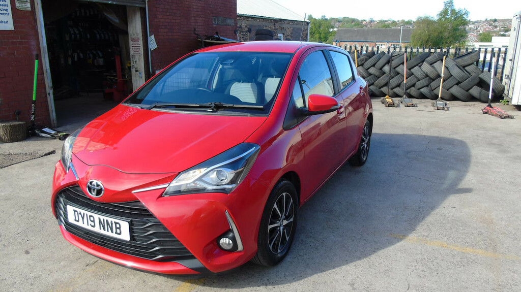 Toyota Yaris 1.5 Vvt-i Icon Tech Hatchback Red
