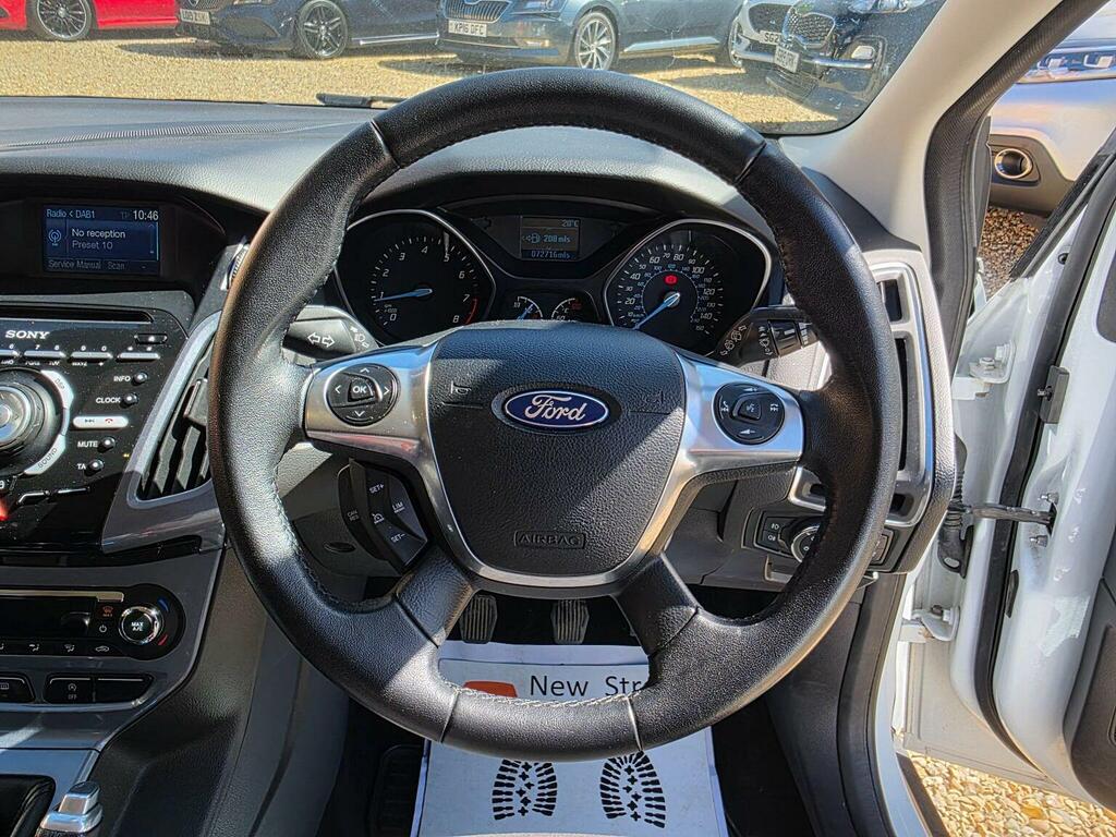 Ford Focus Hatchback 1.0T Ecoboost Titanium Euro 5 Ss SP63KWA White #3