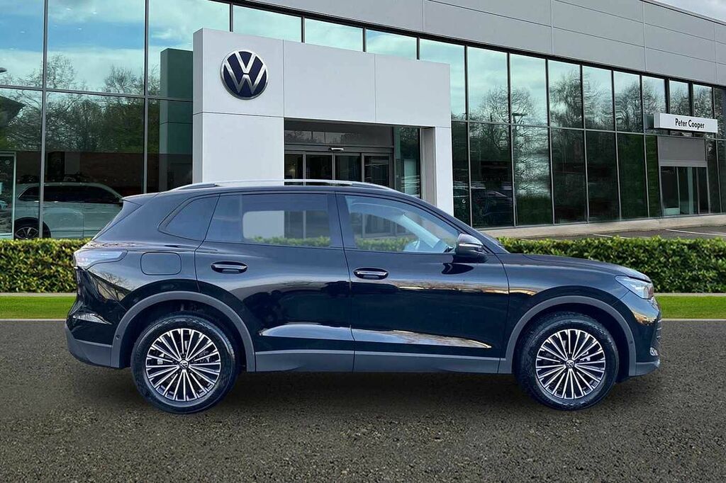 Volkswagen Tiguan 1.5 Etsi 150 Match Dsg HY75CZV Black #4