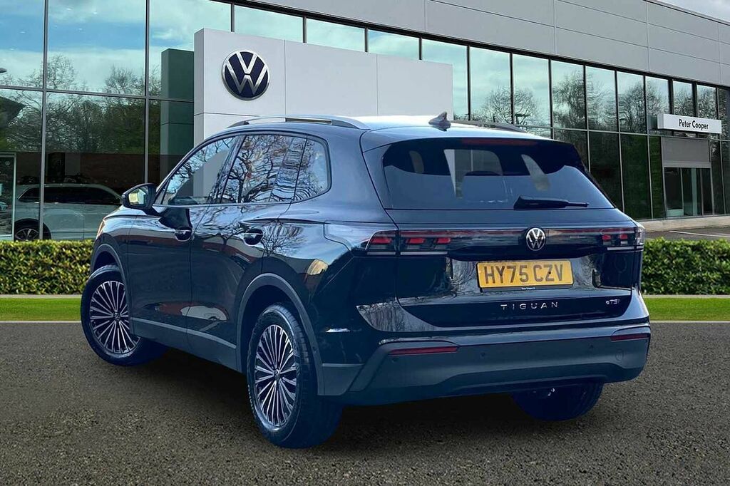 Volkswagen Tiguan 1.5 Etsi 150 Match Dsg HY75CZV Black #3