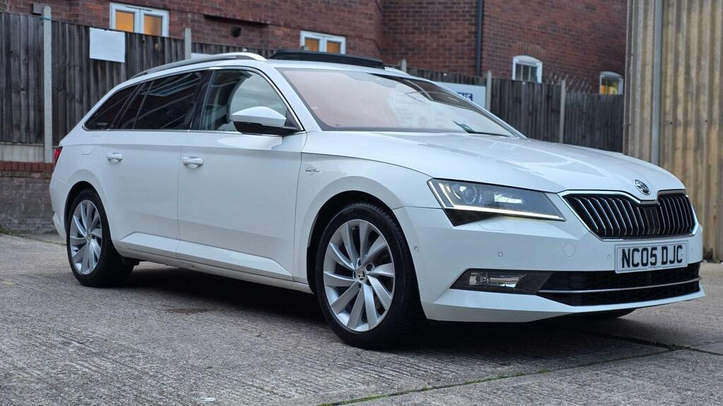 Skoda Superb Estate 2.0 Tsi Laurin Klement Dsg Euro 6 Ss 5 White #4