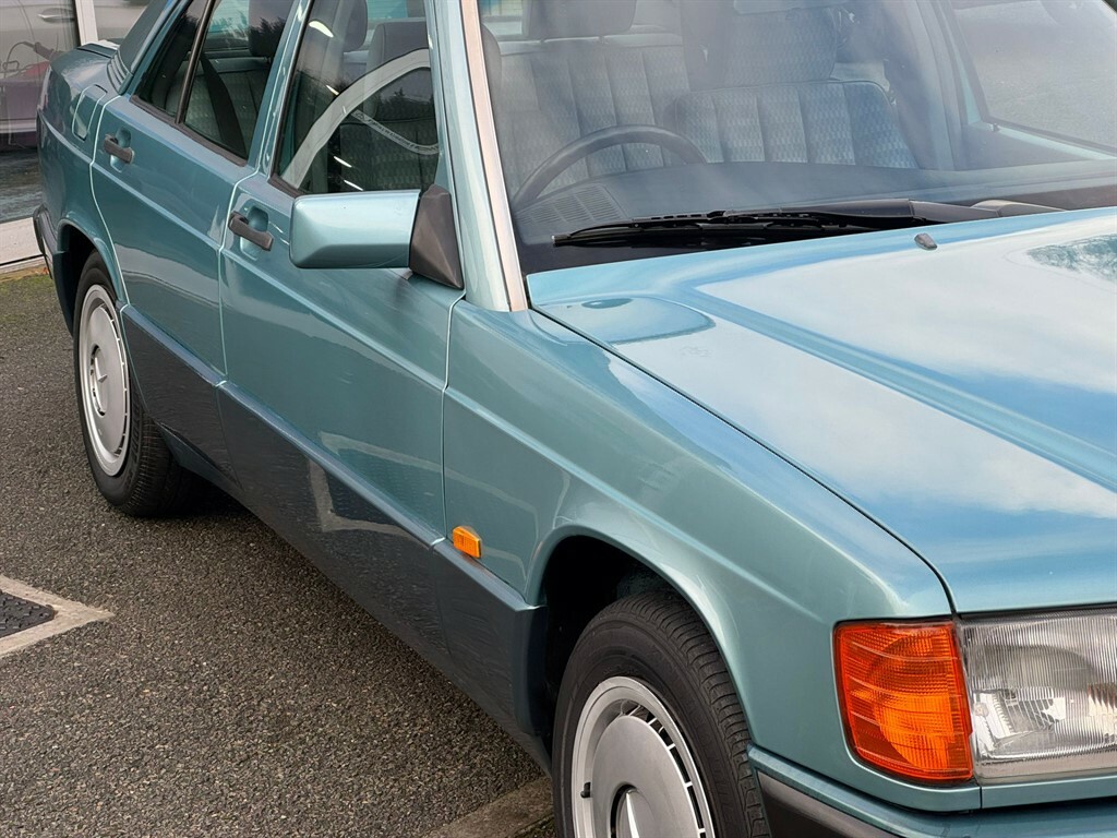 Mercedes-Benz 190 E Auto Blue #2