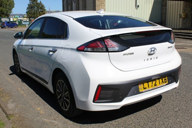 Hyundai Ioniq Premium White #5