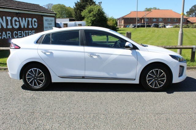 Hyundai Ioniq Premium White #2