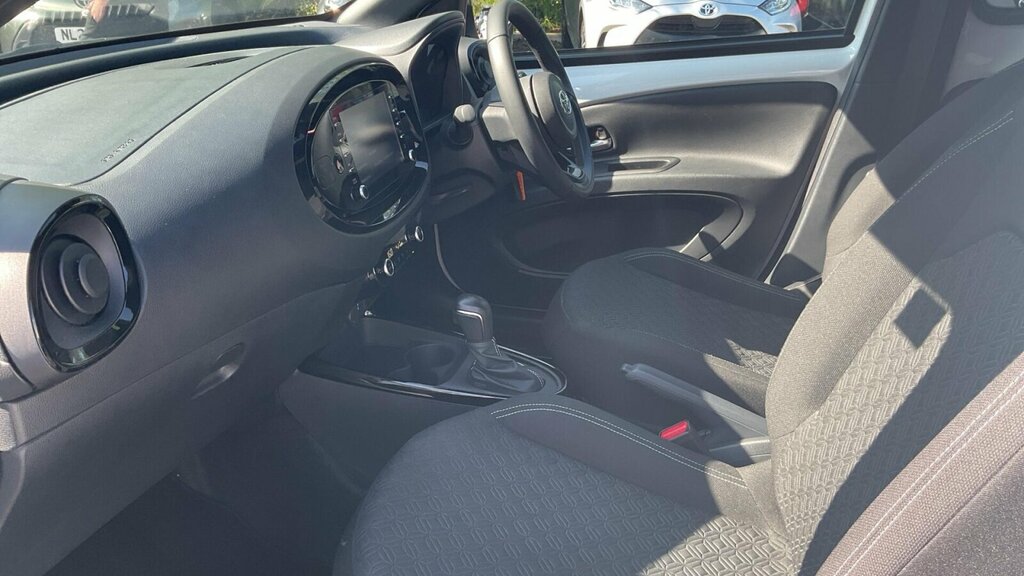 Toyota Aygo X 1.0 Vvt-i Edge X-shift Euro 6 Ss HG73BJE White #5