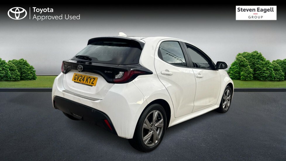 Toyota Yaris 1.5 Vvt-h Icon E-cvt Euro 6 Ss GV24KYZ White #2