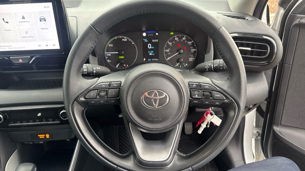 Toyota Yaris 1.5 Vvt-h Icon E-cvt Euro 6 Ss GV24KYZ White #6