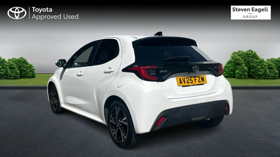 Toyota Yaris 1.5 Vvt-h Design E-cvt Euro 6 Ss AV25FZW White #4