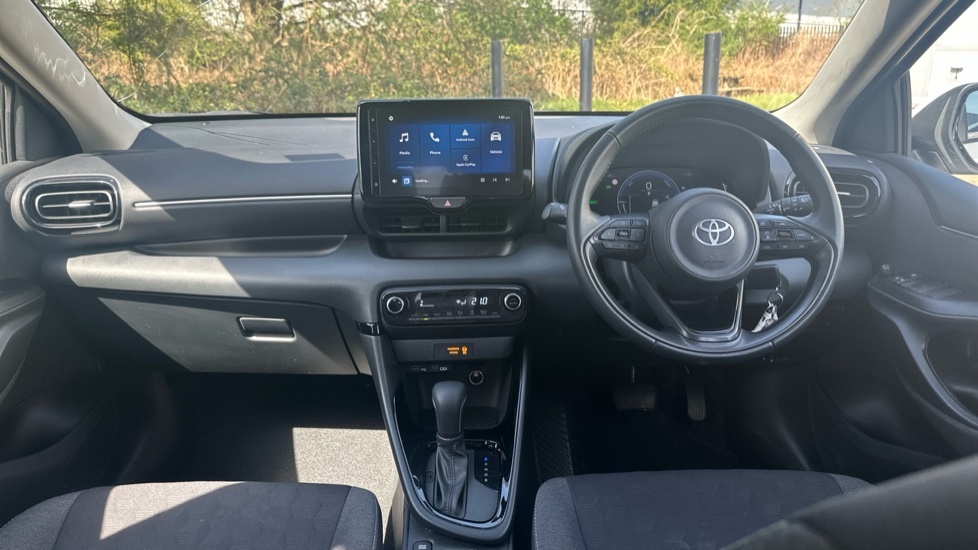 Toyota Yaris 1.5 Vvt-h Design E-cvt Euro 6 Ss AV25FZW White #6