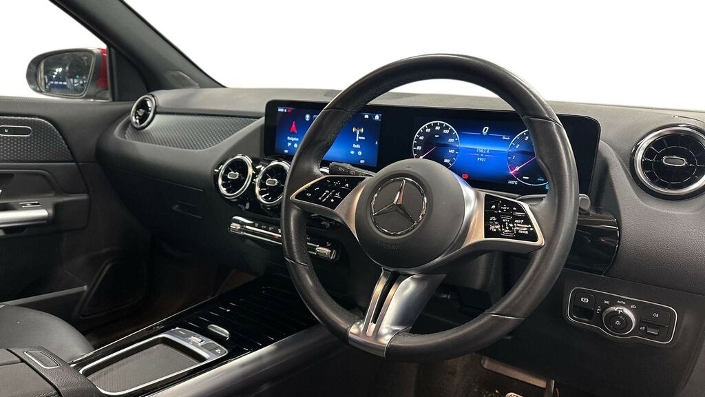 Mercedes-Benz GLA Class Gla 200 Sport Executive Red #3