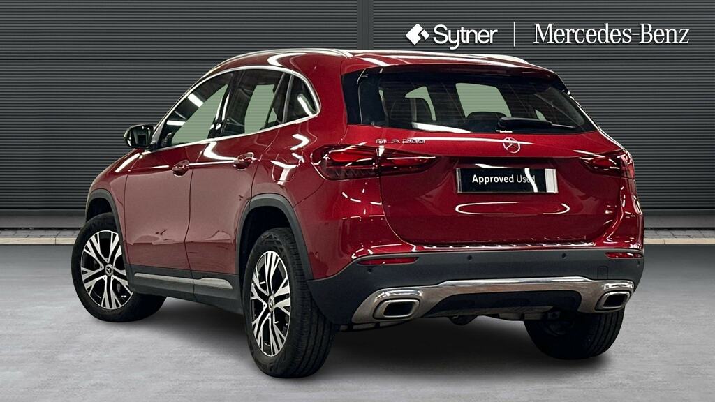 Mercedes-Benz GLA Class Gla 200 Sport Executive Red #2