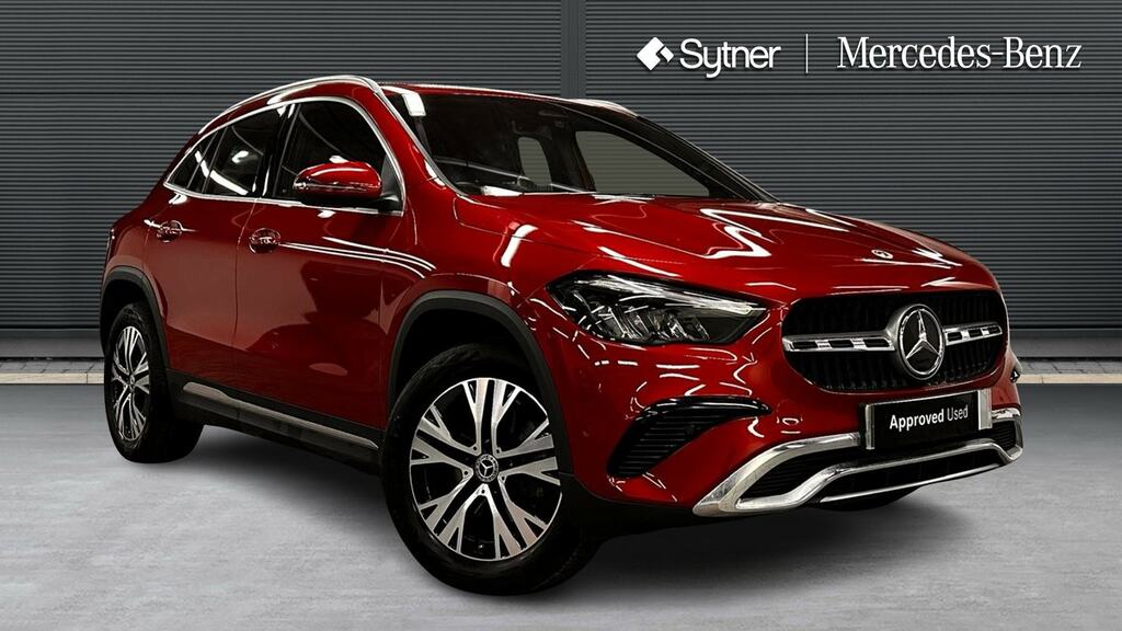 Mercedes-Benz GLA Class Gla 200 Sport Executive Red