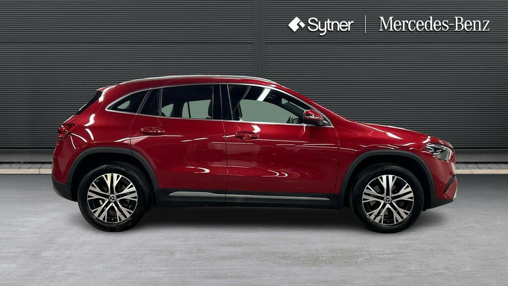 Mercedes-Benz GLA Class Gla 200 Sport Executive Red #4