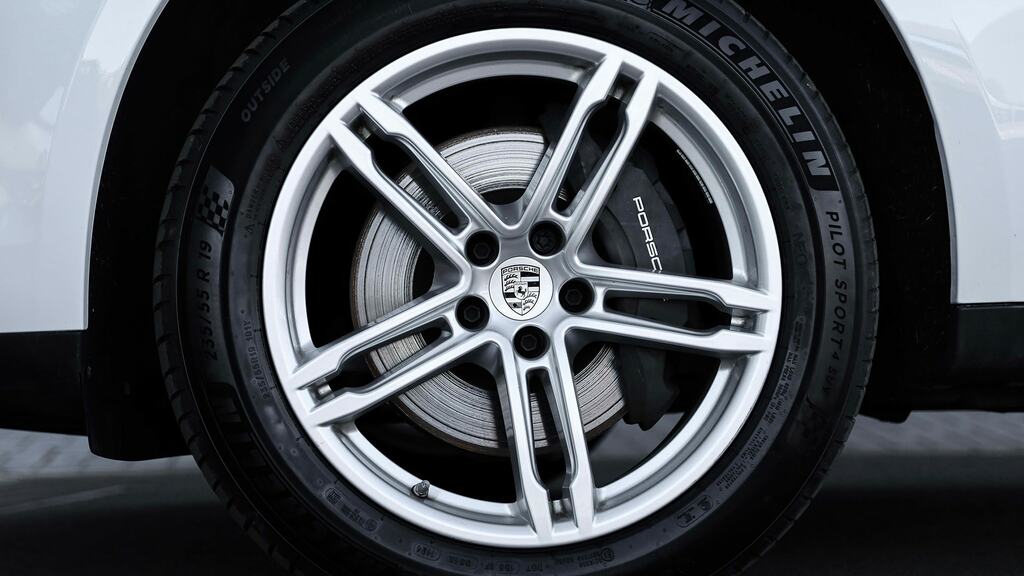 Porsche Macan 5dr Pdk RE74UVX White #4