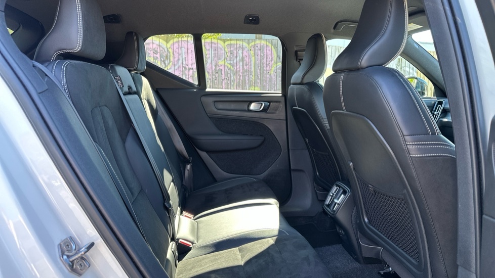 Volvo XC40 R-design, T3 LV21FTJ White #6