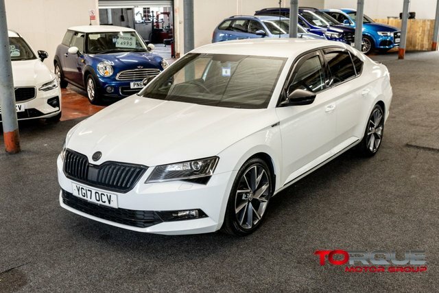 Skoda Superb 2.0 Tdi Sportline Hatchback Dsg 6S White