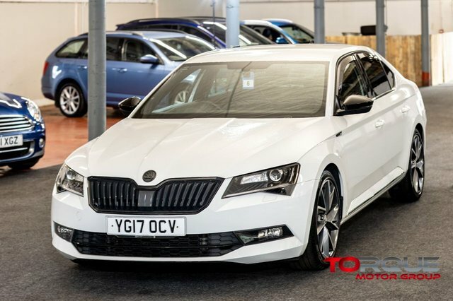 Skoda Superb 2.0 Tdi Sportline Hatchback Dsg 6S White