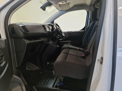 Vauxhall Vivaro 2.0 Turbo D DS73CYC #6