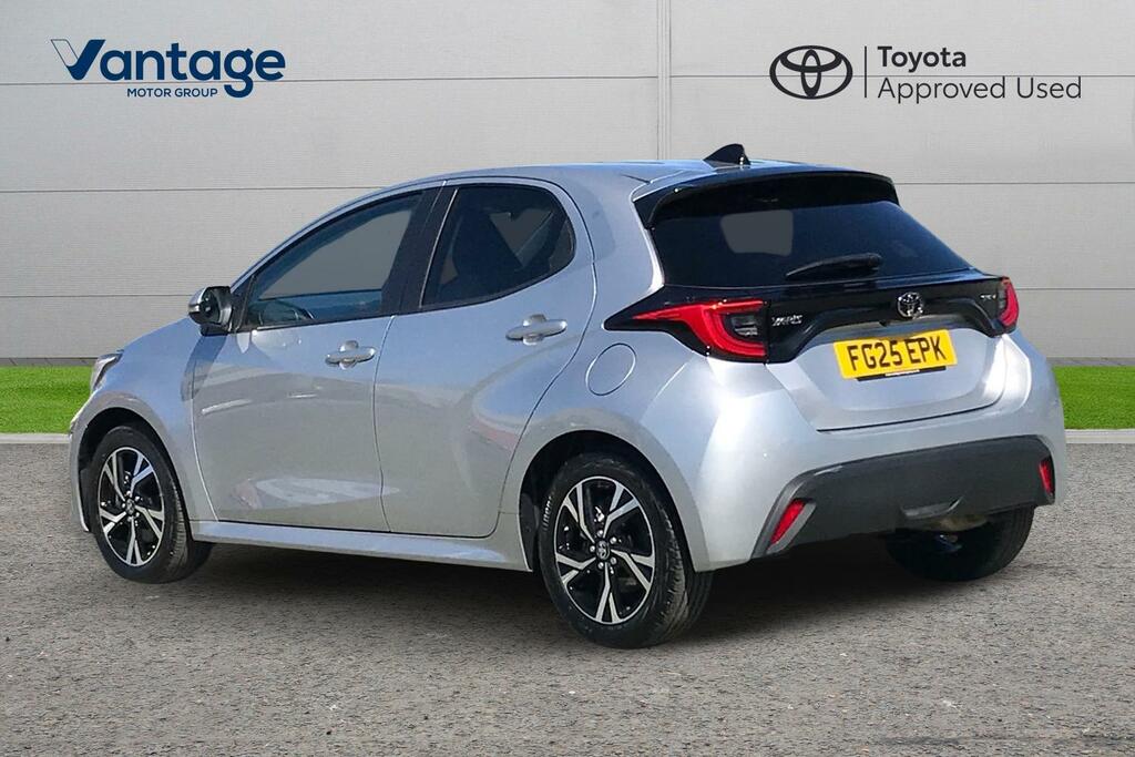 Toyota Yaris 1.5 Vvt-h Design E-cvt Euro 6 Ss FG25EPK Silver #4