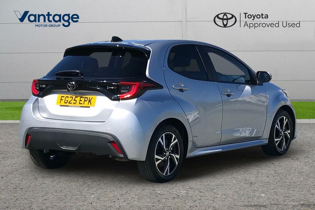 Toyota Yaris 1.5 Vvt-h Design E-cvt Euro 6 Ss FG25EPK Silver #2