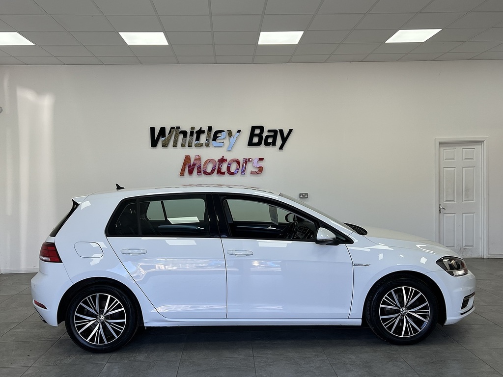 Volkswagen Golf Tsi Evo Bluemotion Tech Se Nav AK67FFL White #2