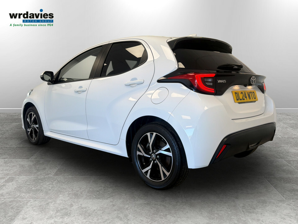 Toyota Yaris 1.5 Hybrid Design Cvt DL24WTO White #5