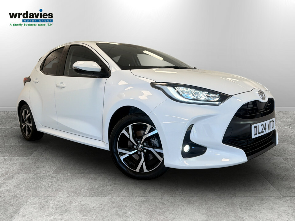 Toyota Yaris 1.5 Hybrid Design Cvt White