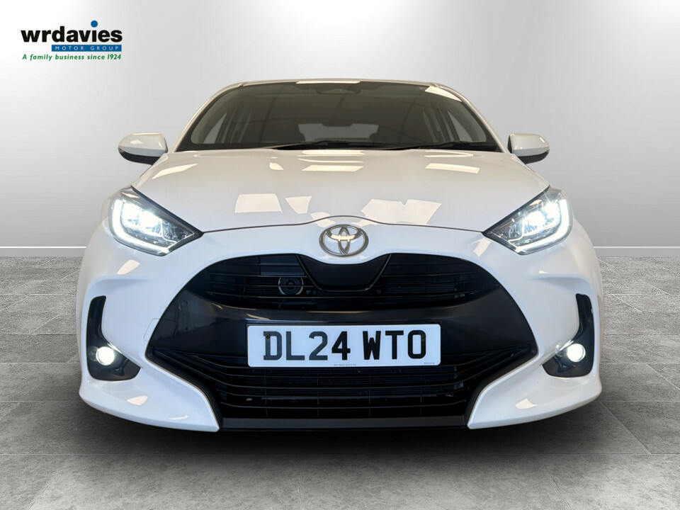 Toyota Yaris 1.5 Hybrid Design Cvt DL24WTO White #2