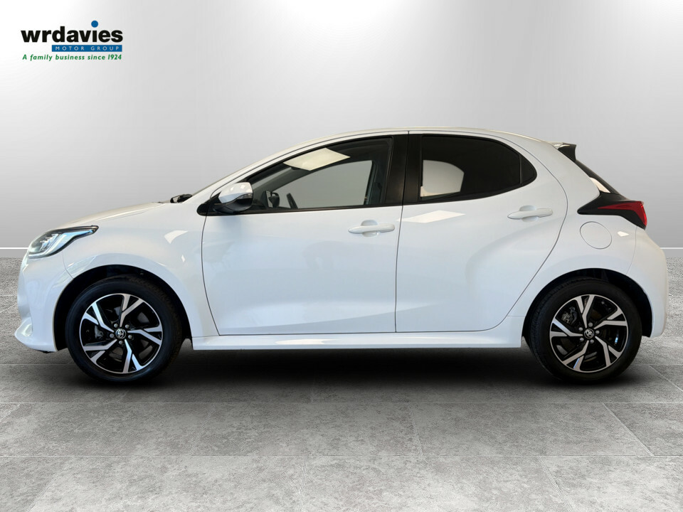 Toyota Yaris 1.5 Hybrid Design Cvt DL24WTO White #4