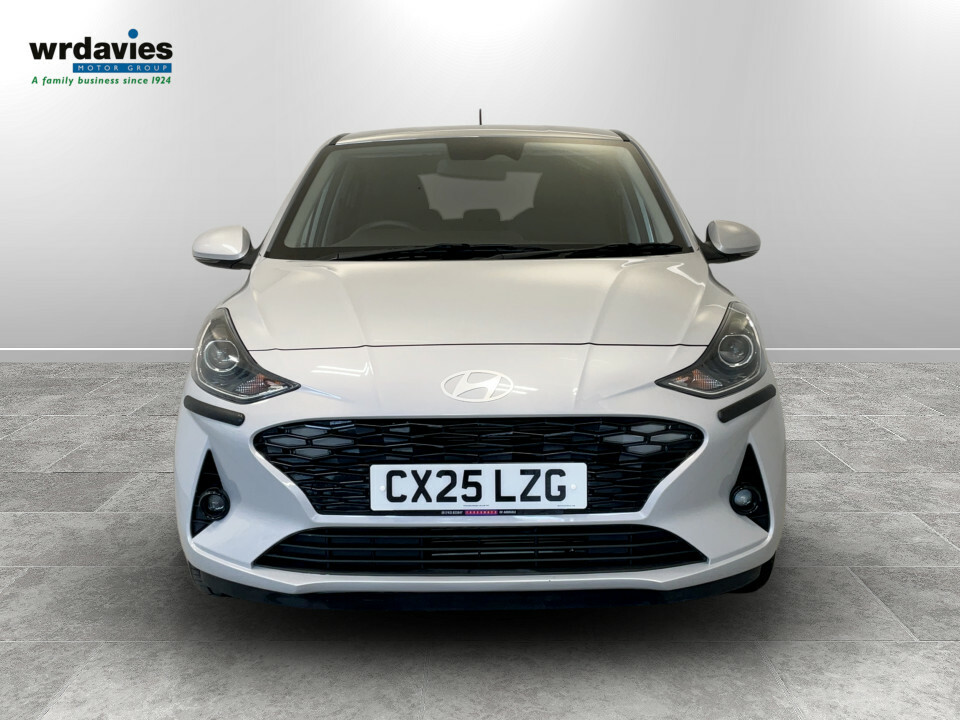 Hyundai I10 1.0 63 Premium Nav CX25LZG White #2