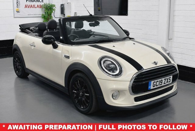 Mini Convertible 2019 1.5 136 Cooper Classic Convertible Manu White