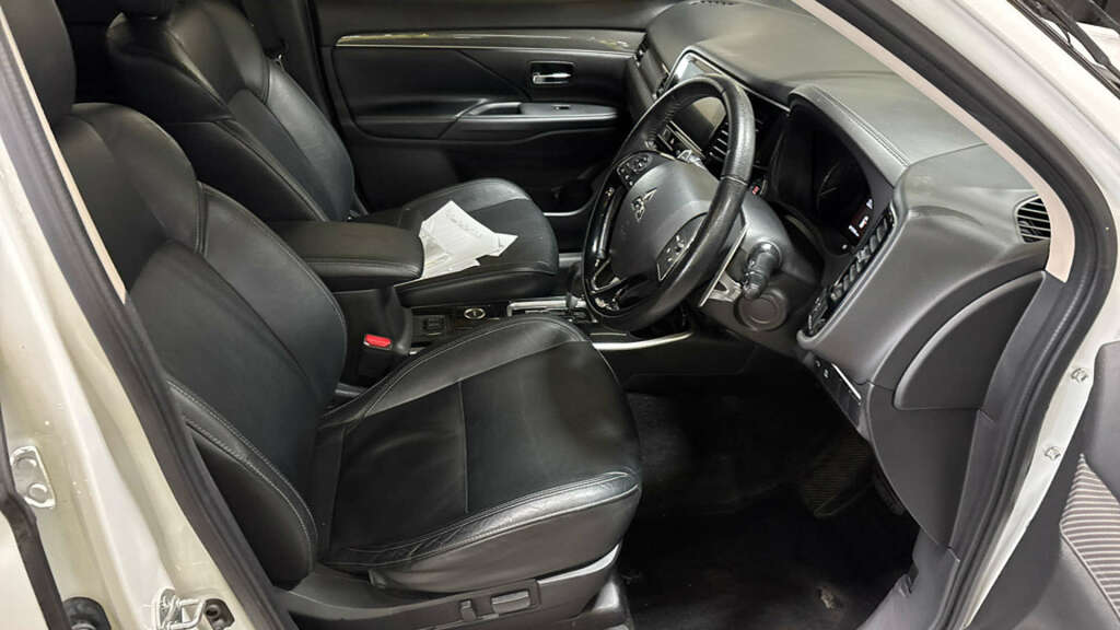 Mitsubishi Outlander Mivec Exceed Silver #11