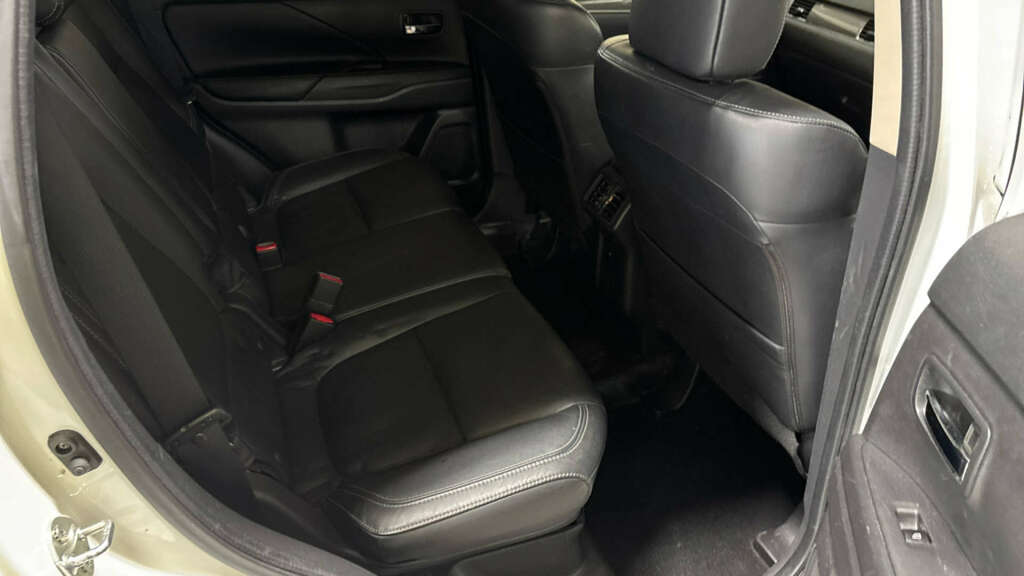 Mitsubishi Outlander Mivec Exceed Silver #10