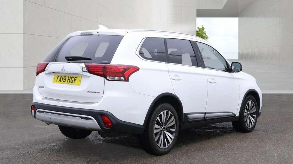Mitsubishi Outlander 2.0 Mivec 4 Suv Cvt 4Wd Euro 6 Ss 1 White #4