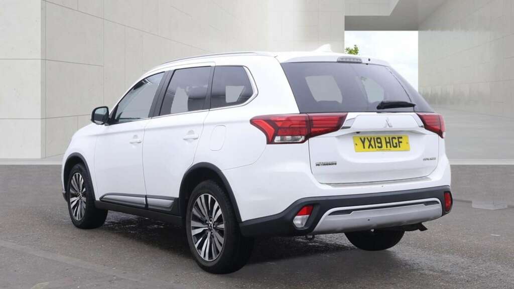 Mitsubishi Outlander 2.0 Mivec 4 Suv Cvt 4Wd Euro 6 Ss 1 White #3
