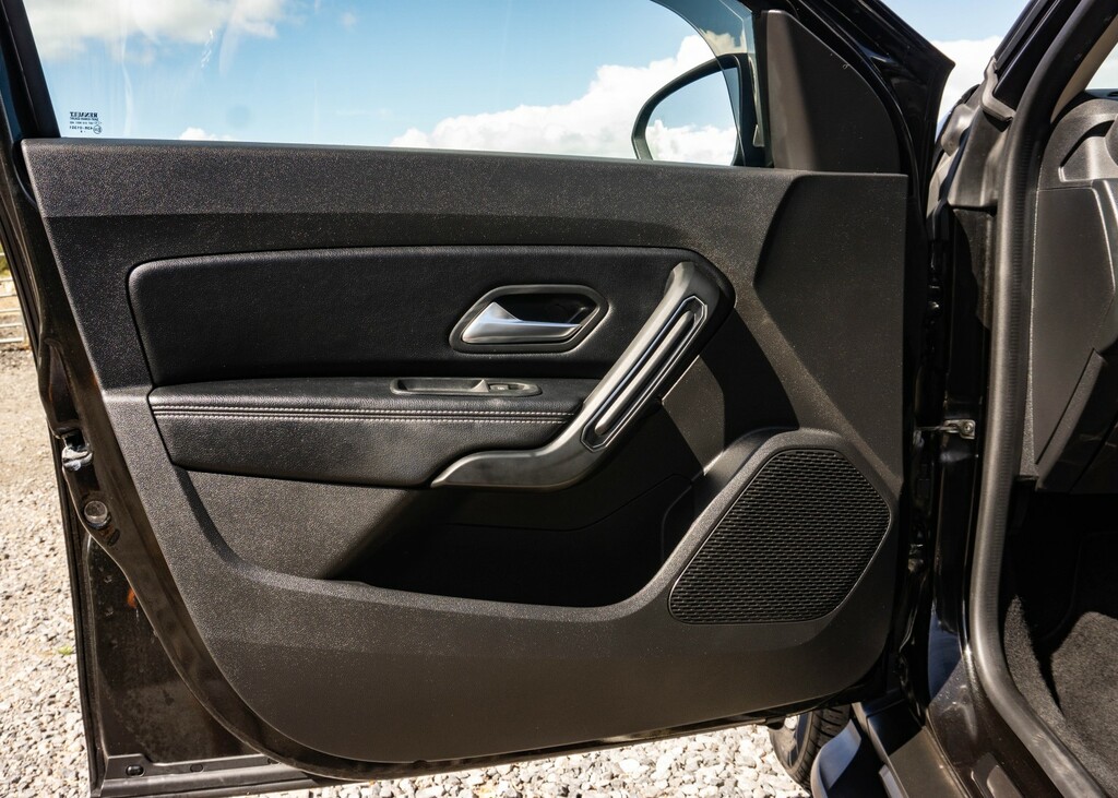 Dacia Duster  Black #84