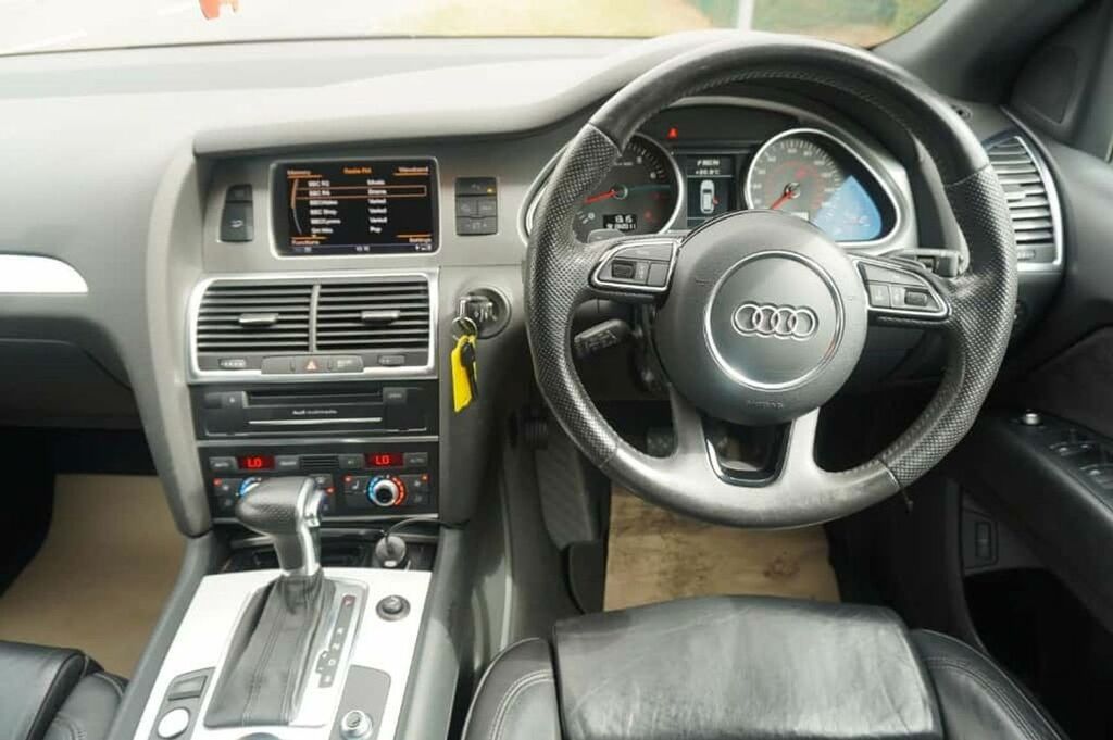 Audi Q7 White #32