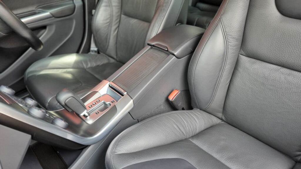 Volvo V60 2.4 D5 Se Lux Silver #28