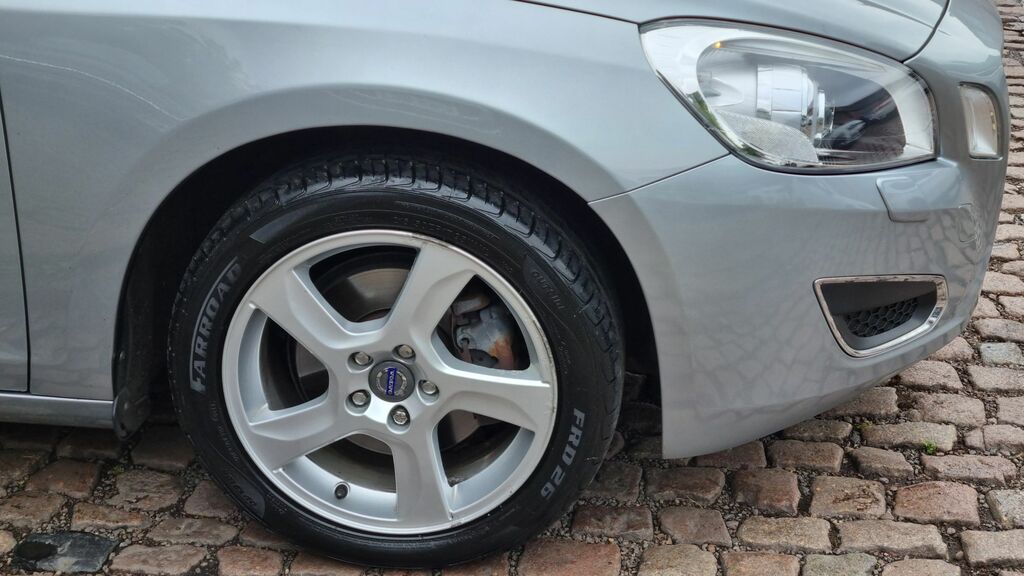 Volvo V60 2.4 D5 Se Lux Silver #16