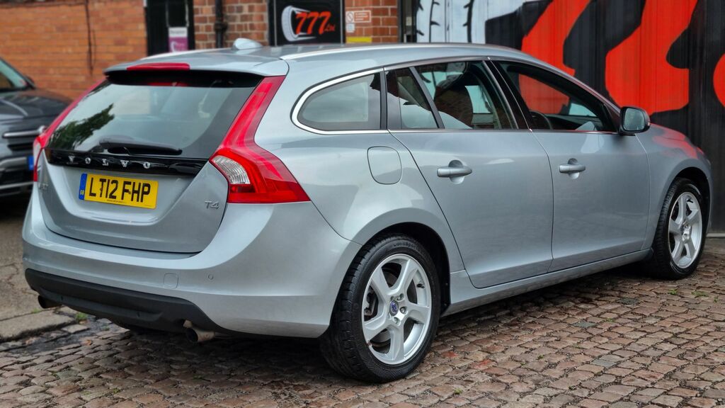 Volvo V60 2.4 D5 Se Lux Silver #7