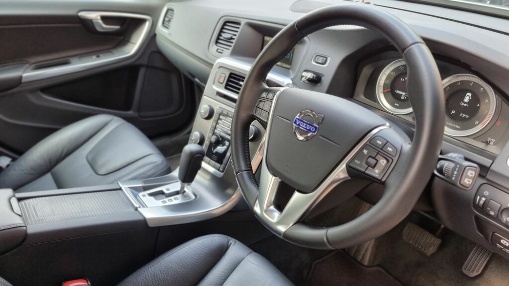 Volvo V60 2.4 D5 Se Lux Silver #23