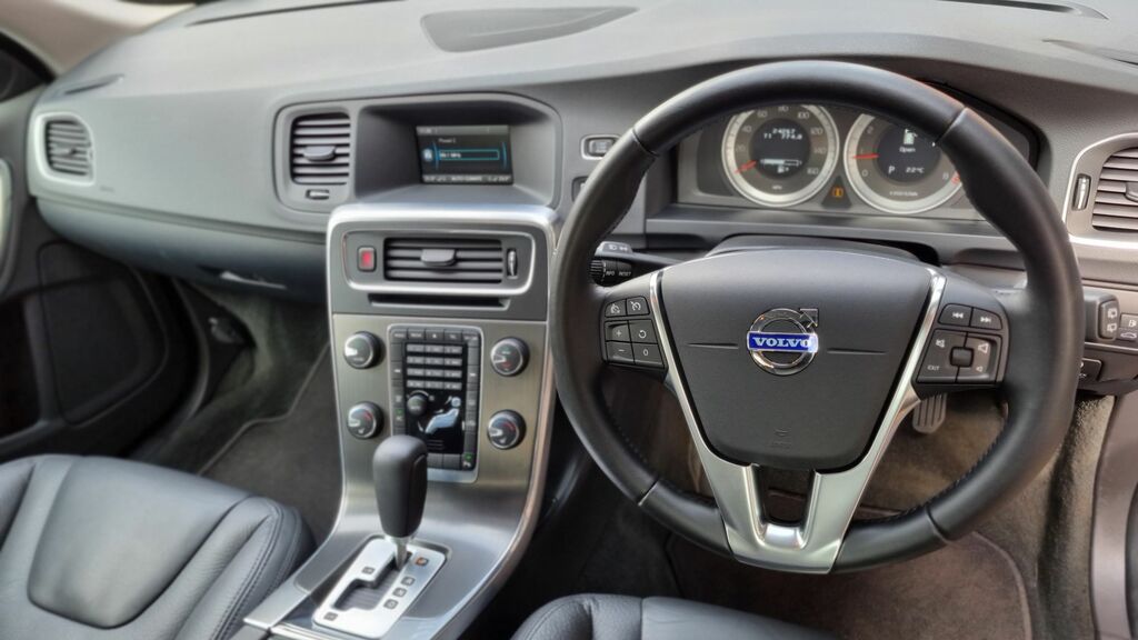 Volvo V60 2.4 D5 Se Lux Silver #24