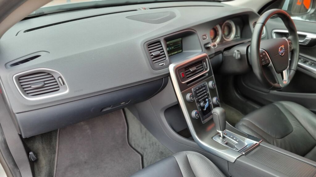 Volvo V60 2012 1.6 T4 Se Lux Estate Powershift Eu Silver #4