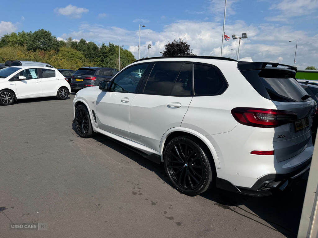BMW X5 Xdrive30d Mht M Sport White #2