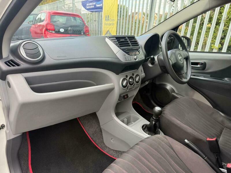 Nissan Pixo 1.0 N-tec Silver #12