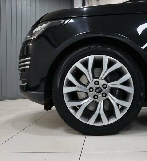 Land Rover Range Rover 3L Autobiography 5dr YY69NUC Black #5